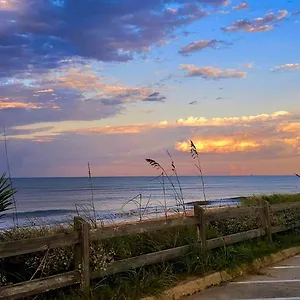 turquoise-beach-retreatking-beddaytona-beach.thedaytonabeachhotels.com/