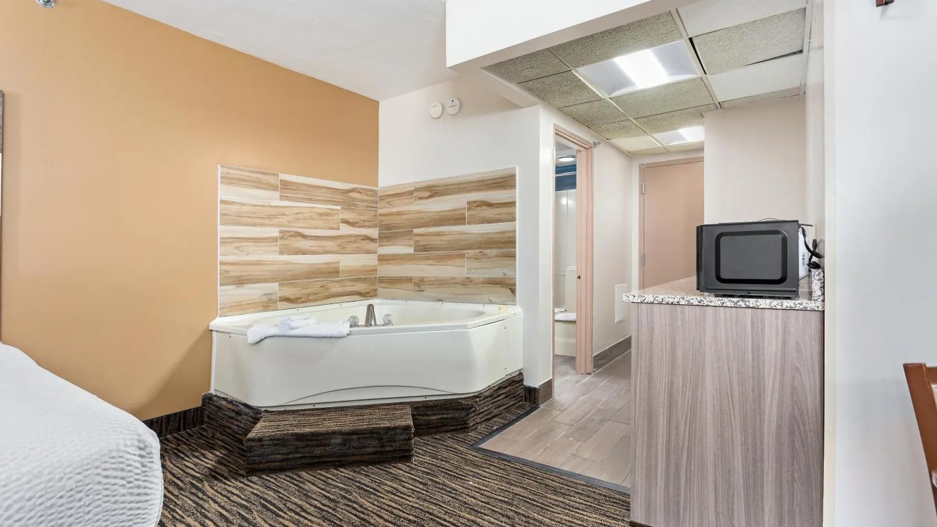Americana Motor Inn On Boardwalk Ocean City