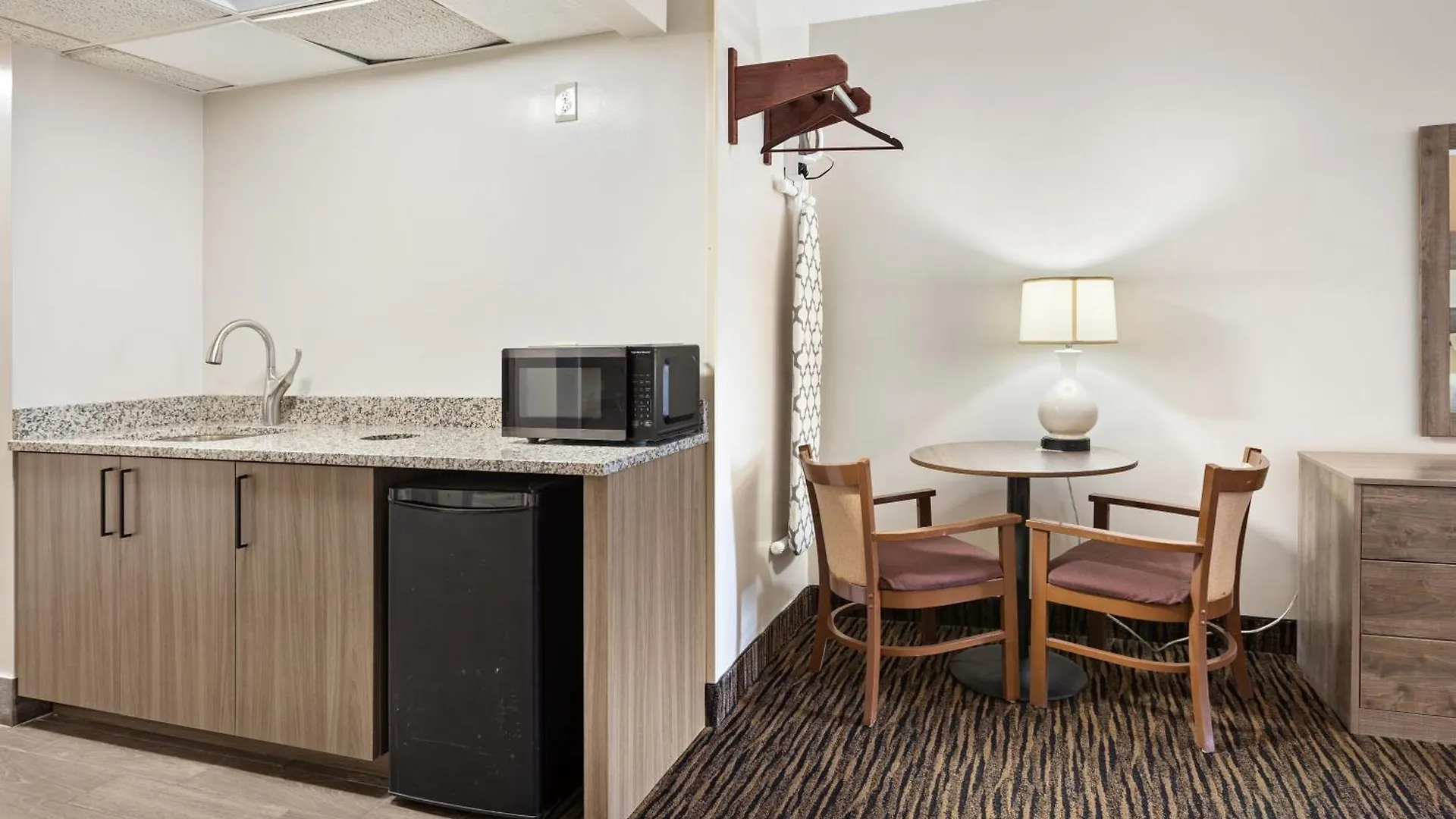 Hotel Americana Motor Inn On Boardwalk Ocean City